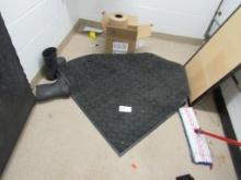 FLOOR MAT