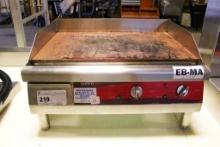 AVANTCO 2FT ELECTRIC FLAT GRILL