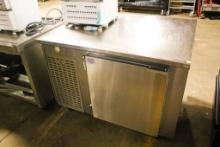 4FT SELF CONTAINED 1-DOOR UNDERCOUNTER COOLER
