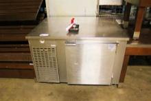 4FT SELF CONTAINED 1-DOOR UNDERCOUNTER ON CASTERS