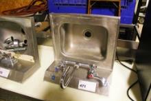 17IN STAINLESS STEEL HAND SINK