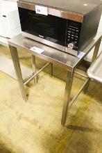 25INX25IN STAINLESS STEEL TABLE