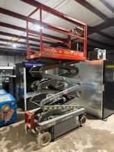 SKYJACK SCISSOR LIFT