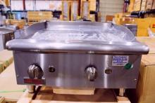 NEW CECILWARE PRO GCP24 24IN. GAS FLAT GRILL