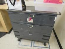 42-INCH 3-DECK LOCKING CART