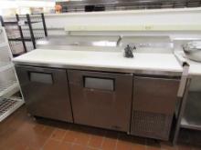 67-INCH TRUE TPP-67 SELF-CONTAINED PIZZA PREP TABLE