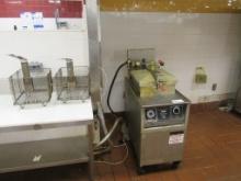 HENNY PENNY 500 ELECTRIC PRESSURE FRYER W/FILTER, 2 BASKETS