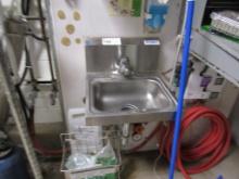 STAINLESS STEEL HAND SINK