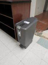 TRASH CAN