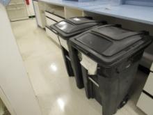 TOTER 32-GALLON TRASH CANS