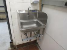STAINLESS STEEL HAND SINK
