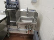 STAINLESS STEEL HAND SINK