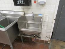 STAINLESS STEEL HAND SINK