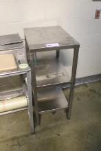 18IN X 22IN STAINLESS STEEL TABLE