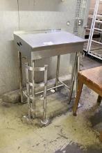 STAINLESS STEEL RECEIVING DESK