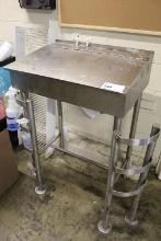 STAINLESS STEEL RECEIVING DESK