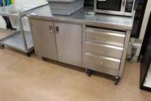 STAINLESS STEEL WORKTOP COUNTER ON CASTERS W/ DRAWERS 5FT X 30IN
