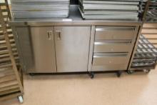 STAINLESS STEEL WORKTOP COUNTER ON CASTERS W/ DRAWERS 5FT X 30IN