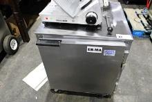 BEVERAGE AIR 27IN. SELF CONTAINED 1-DOOR COOLER ON CASTERS