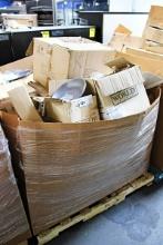 1 LOT - LARGE BOX OF NEW ASSORTED SMALLWARES INCLUDING PLATES, WINE GLASSES, PLASTIC INSERT PANS, RA