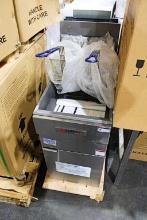 NEW CECILWARE PRO FMS403NAT 40LB NATURAL GAS DEEP FRYER
