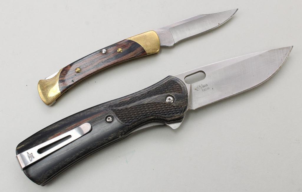 Lot of folding knives.