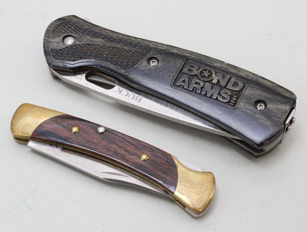 Lot of folding knives.
