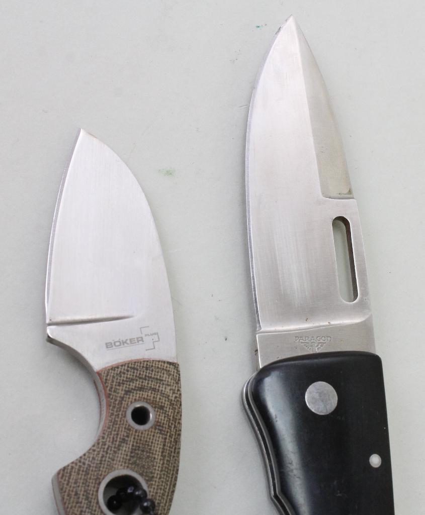 Lot of folding knives.