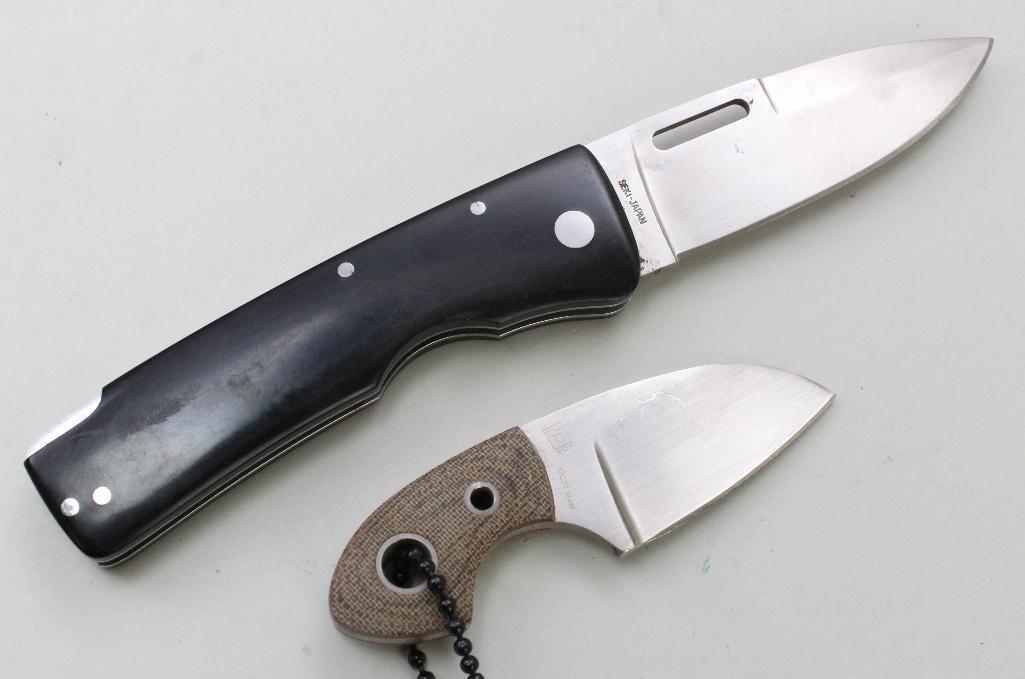 Lot of folding knives.