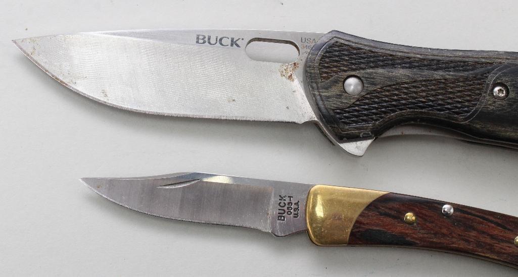 Lot of folding knives.