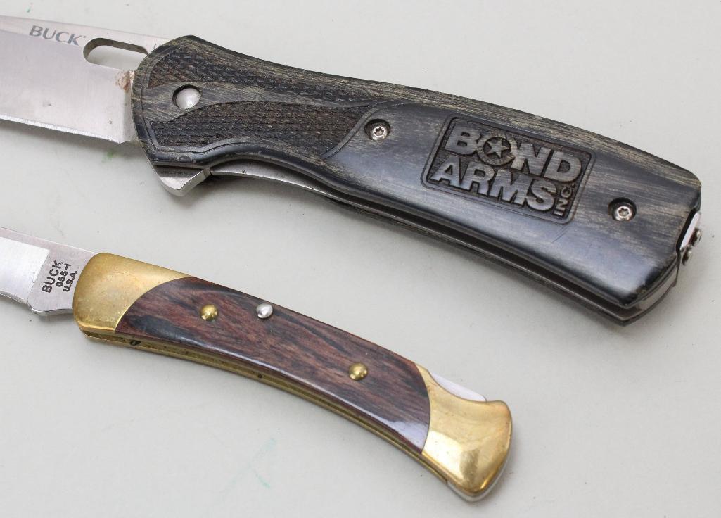 Lot of folding knives.