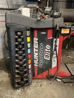 Hunter Roadforce Tire Balancer