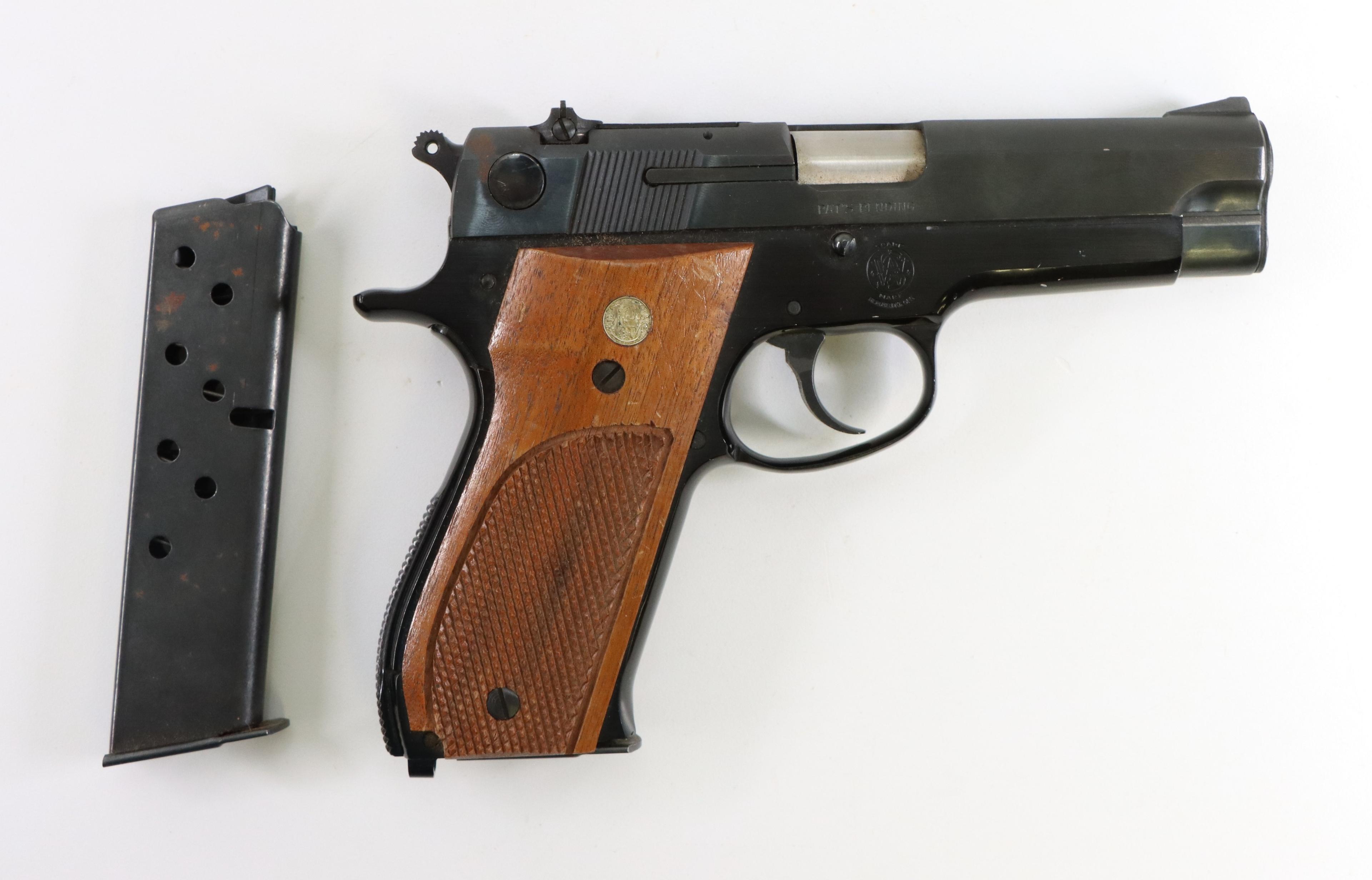 Smith & Wesson 39-2 Semi Automatic Pistol