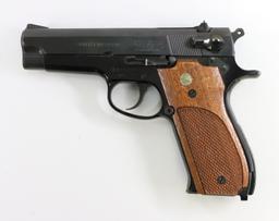Smith & Wesson 39-2 Semi Automatic Pistol