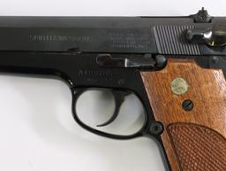 Smith & Wesson 39-2 Semi Automatic Pistol