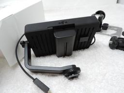 Smart Hd 5" screen with mounts.