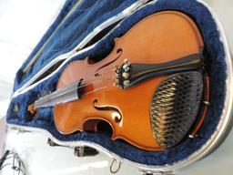 Karl Knilling 8kt 3/4 violin with bow and case.
