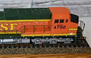 HO Scale BNSF 4700 model Train Locomotive with Stand