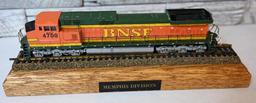 HO Scale BNSF 4700 model Train Locomotive with Stand