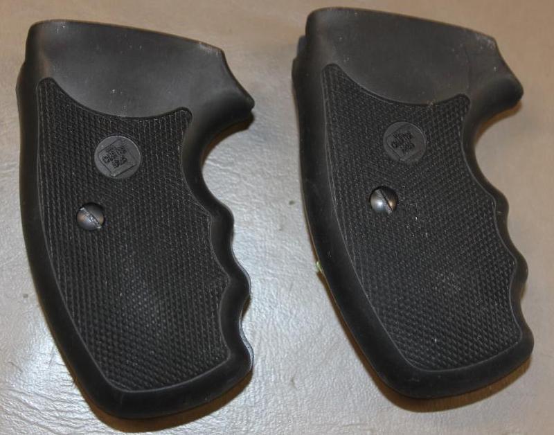 Jr. Mossberg 500 12 Gauge Stock and Mixed Handgun Grips