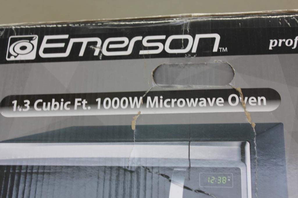 Emerson Professional 1.3 Cubic Ft. Microwave Oven