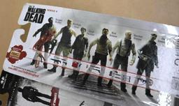 Walking Dead Wallet with 5 Figurines