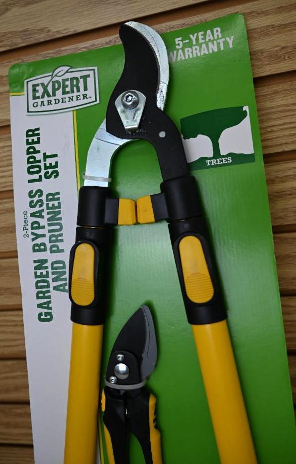 Fiskars Bow Saw & Expert Gardner Lopper & Pruner Set