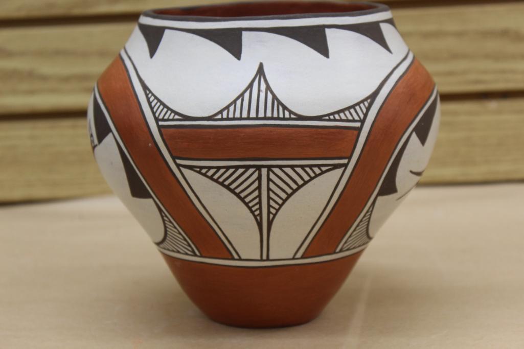 Beautiful Indigenous-Made Terra Cotta Pot with Road Runner Design