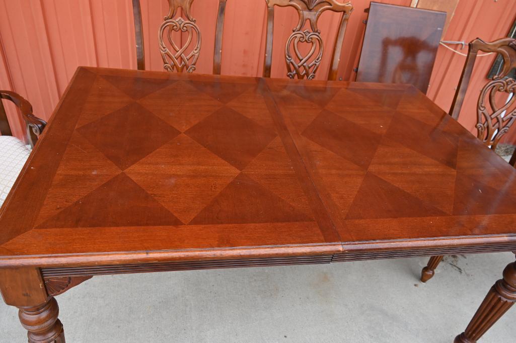 62x42x30" Table with 6 Chairs and one Leaf