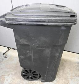 Toter 48 Gallon Trash Can with Lid