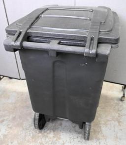 Toter 48 Gallon Trash Can with Lid