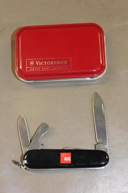 Victorinox 4-Tool Folding Knife with Tin