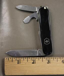 Victorinox 4-Tool Folding Knife with Tin