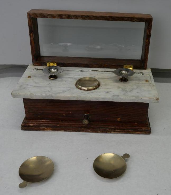 Antique Apothecary / Drug Store Scale